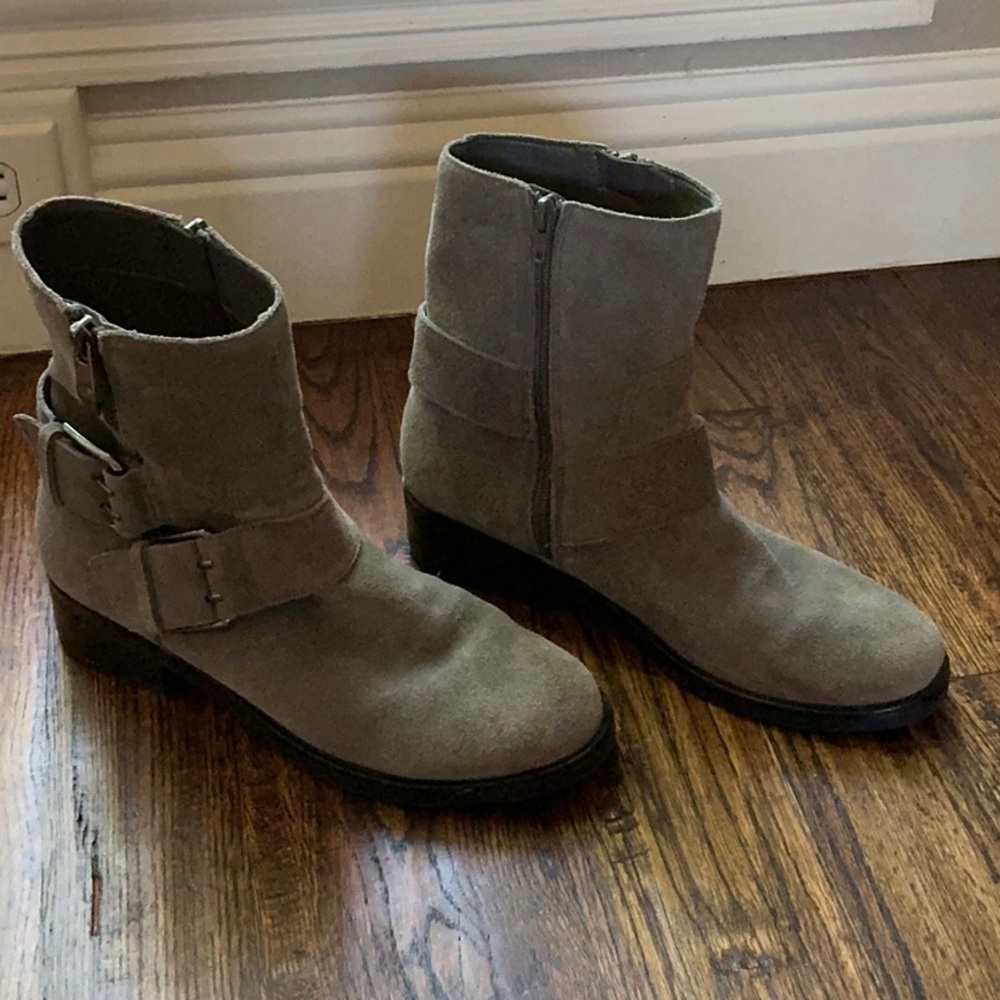 MARC FISHER PAROLE MOTORCYCLE BOOTIE TOP 9.5